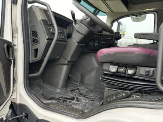 Image_24000G_Volvo Trucks_FM-500 6x2R Brücke